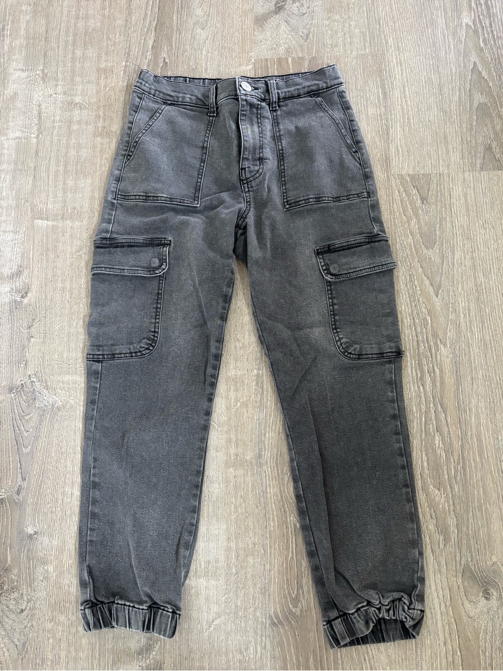 SO Women's Relaxed Cargo Jeans in Washed Black